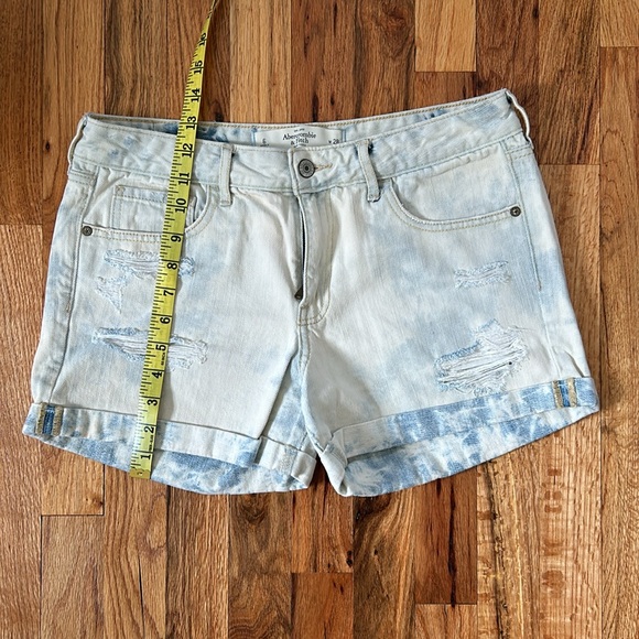 Abercrombie denim light washed distressed shorts - Picture 4 of 5